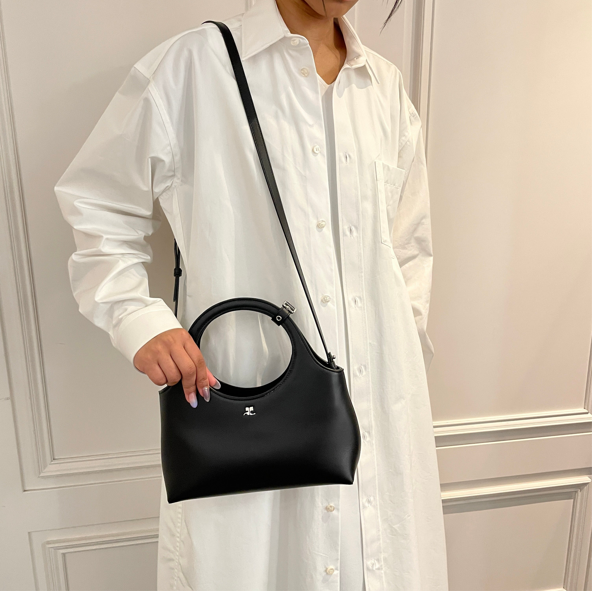 タイムレスな【COURREGES】ラージ HOLY グレインドバッグ 24SS タイムレスな【COURREGES】ラージ HOLY グレインドバッグ 24SS