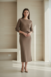 ブラウンカシミヤニットセットアップ着用画像