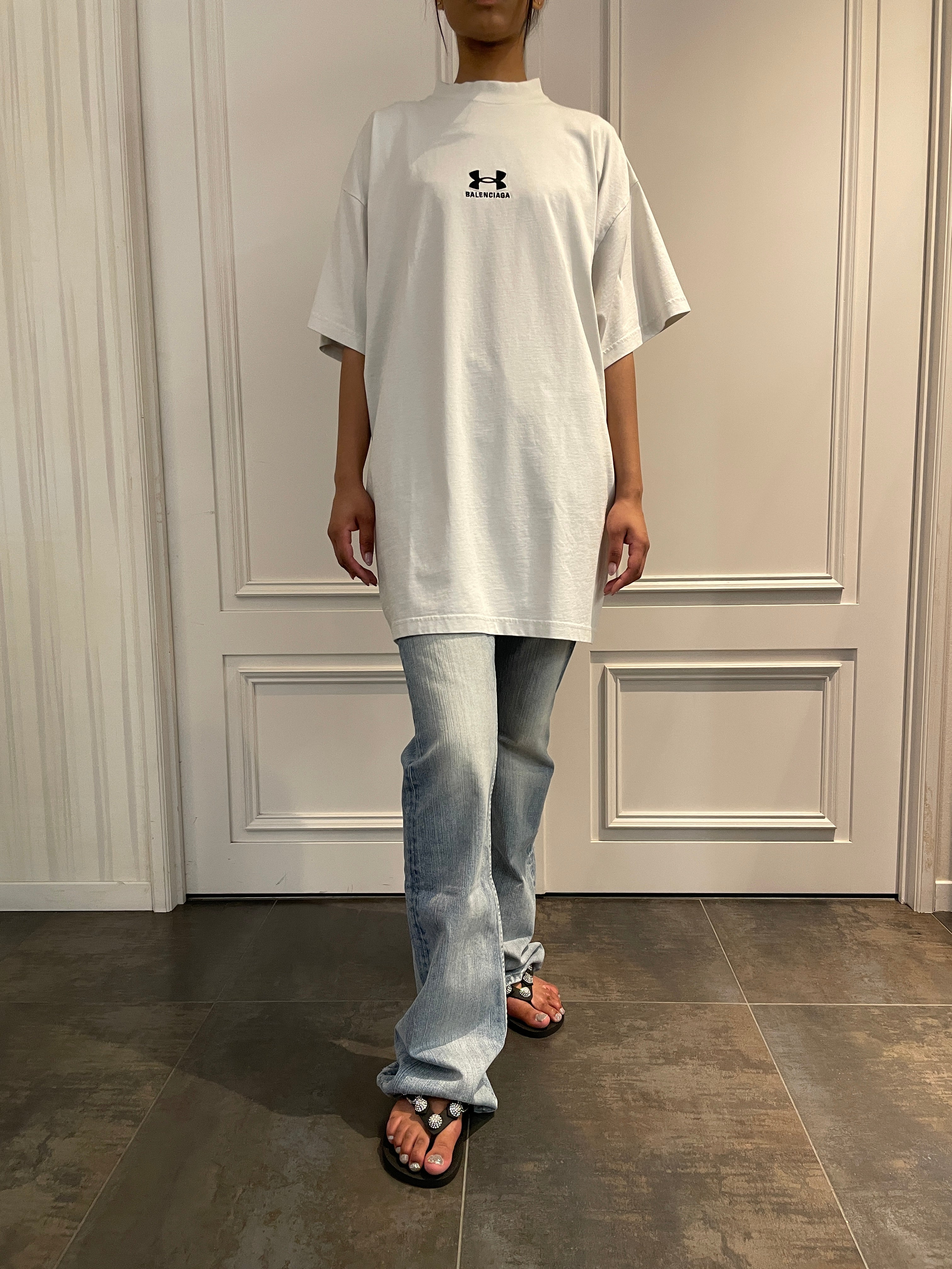 BALENCIAGA〔バレンシアガ〕/ UNDER ARMOUR OVERSIZED T-SHIRT (WHITE)〔アンダーアーマーオーバーサイズティーシャツ〕