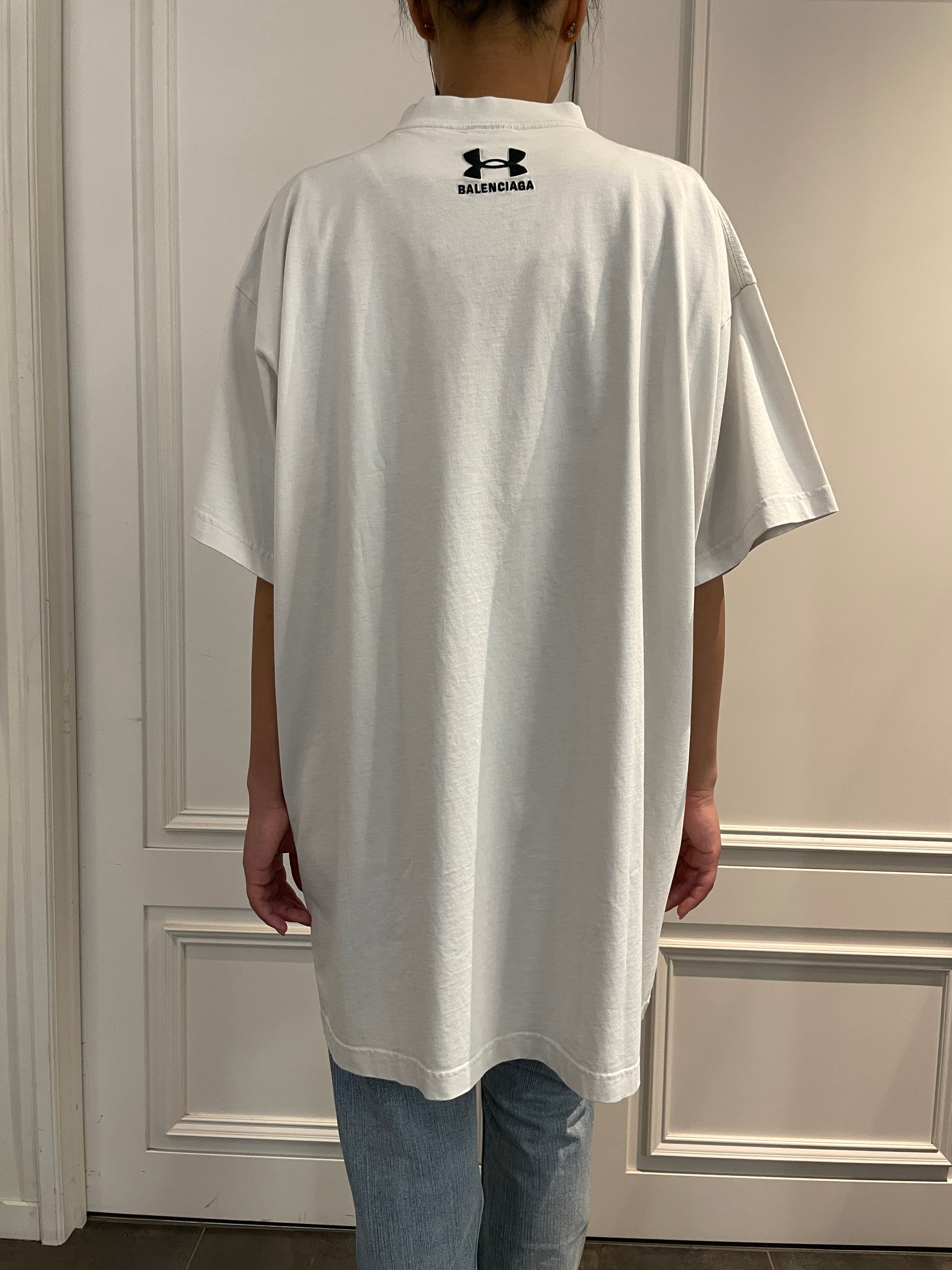 BALENCIAGA〔バレンシアガ〕/ UNDER ARMOUR OVERSIZED T-SHIRT (WHITE)〔アンダーアーマーオーバーサイズティーシャツ〕