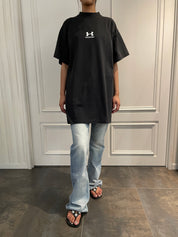 BALENCIAGA〔バレンシアガ〕/ UNDER ARMOUR OVERSIZED T-SHIRT (BLACK)〔アンダーアーマーオーバーサイズティーシャツ〕