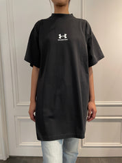 BALENCIAGA〔バレンシアガ〕/ UNDER ARMOUR OVERSIZED T-SHIRT (BLACK)〔アンダーアーマーオーバーサイズティーシャツ〕