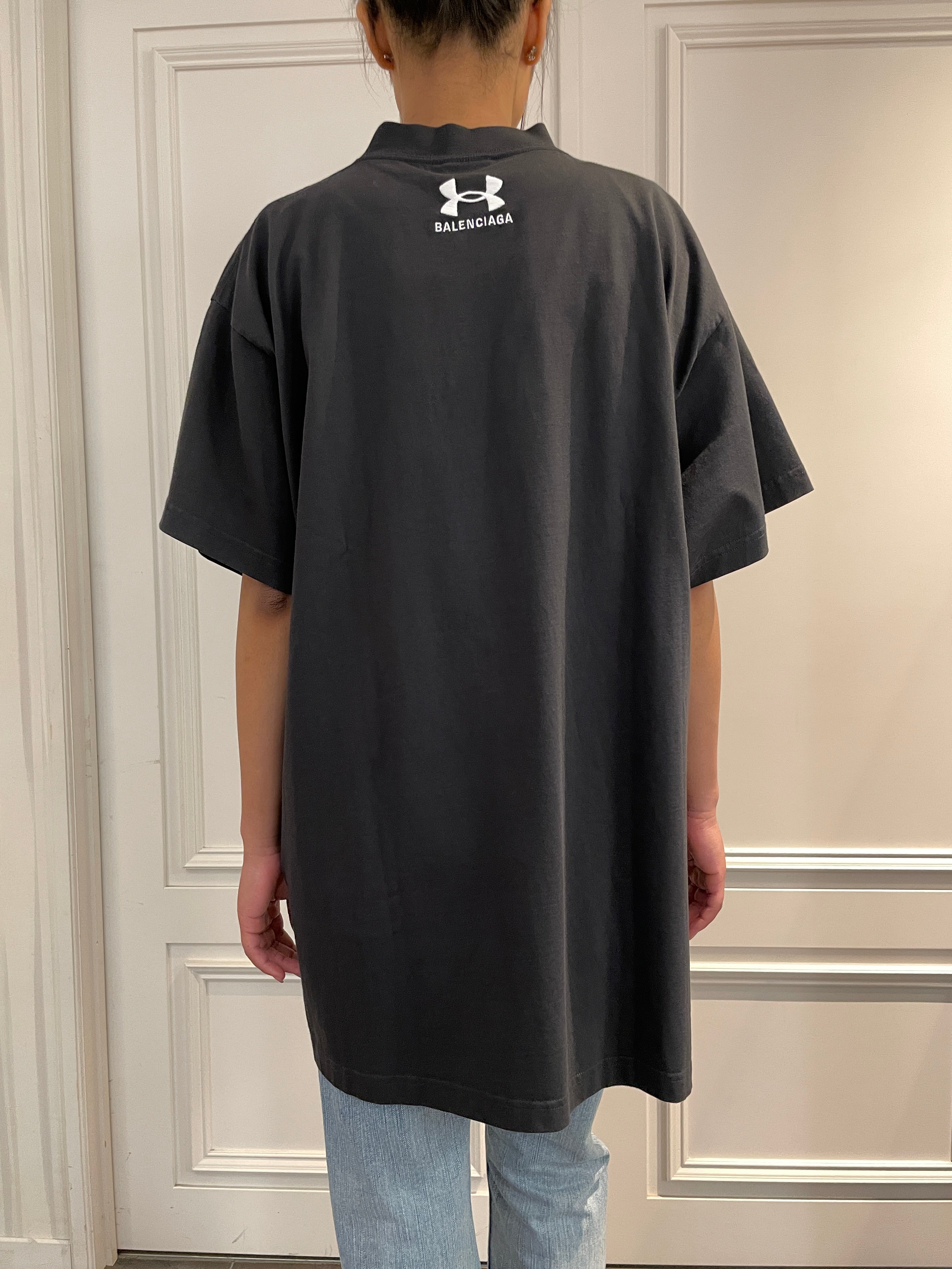 BALENCIAGA〔バレンシアガ〕/ UNDER ARMOUR OVERSIZED T-SHIRT (BLACK)〔アンダーアーマーオーバーサイズティーシャツ〕