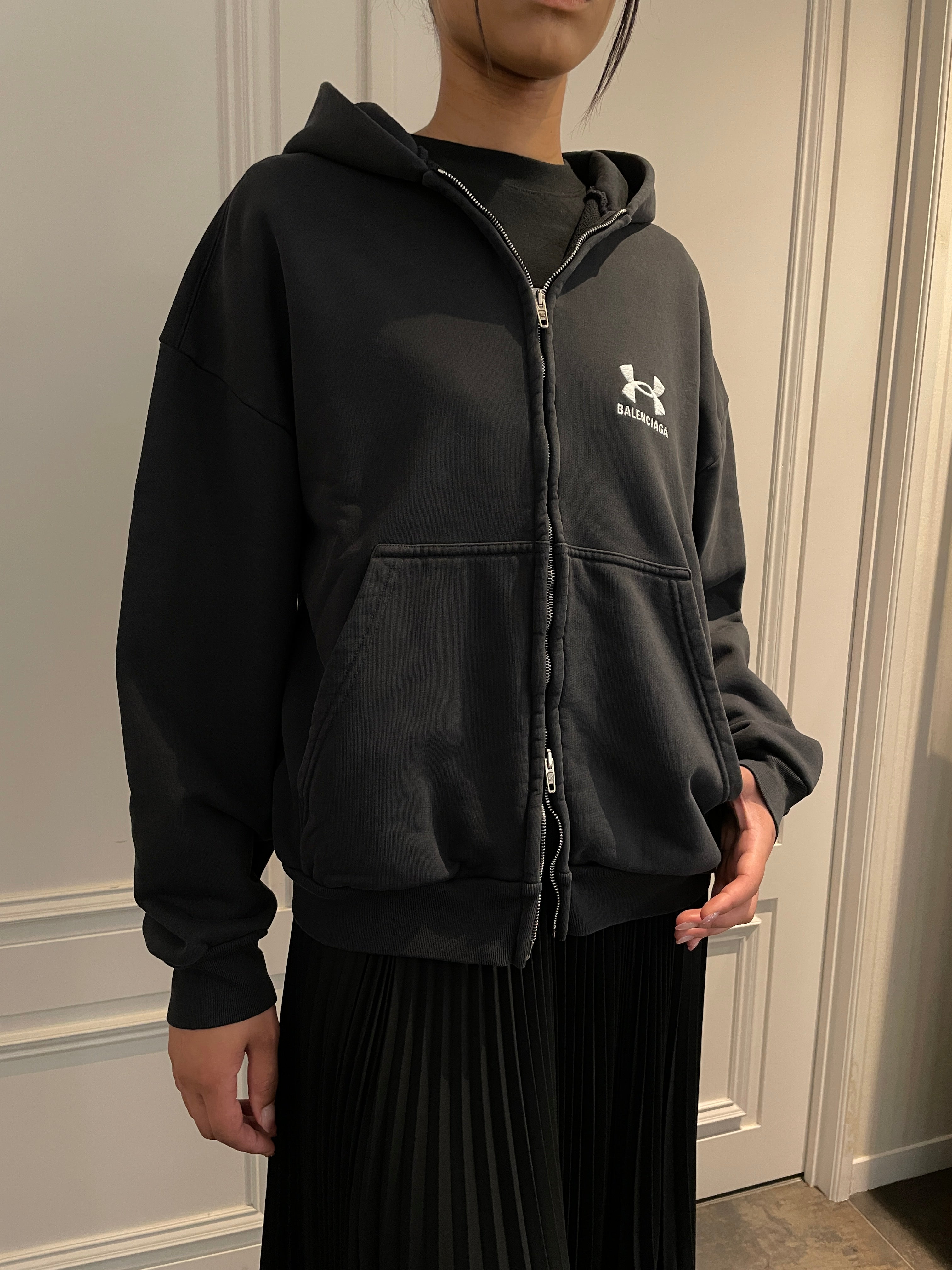 正規品・送料無料】BALENCIAGA x UNDER ARMOUR / ZIP UP HOODIE (BLACK