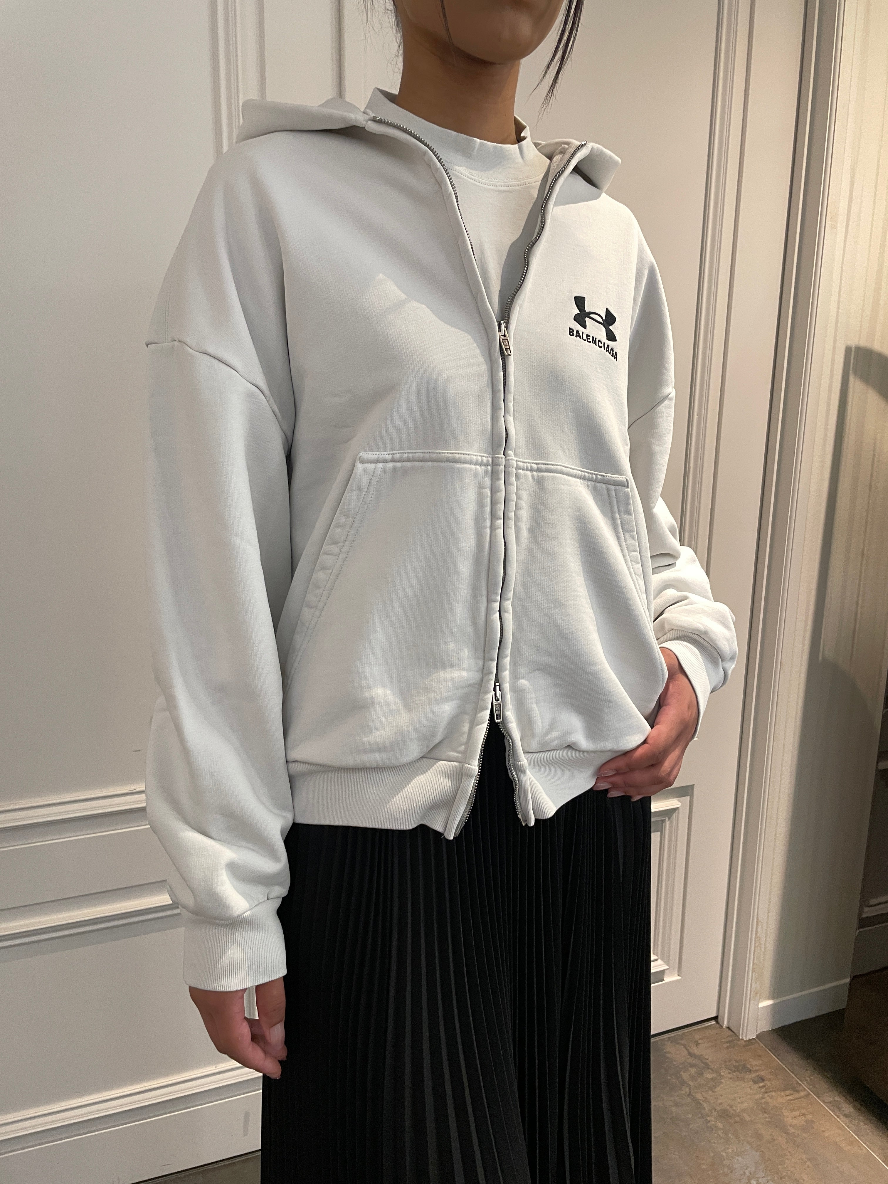 BALENCIAGA〔バレンシアガ〕/ BALENCIAGA x UNDER ARMOUR ZIP UP HOODIE (WHITE) [バレンシアガ×アンダーアーマージップアップフーディー]