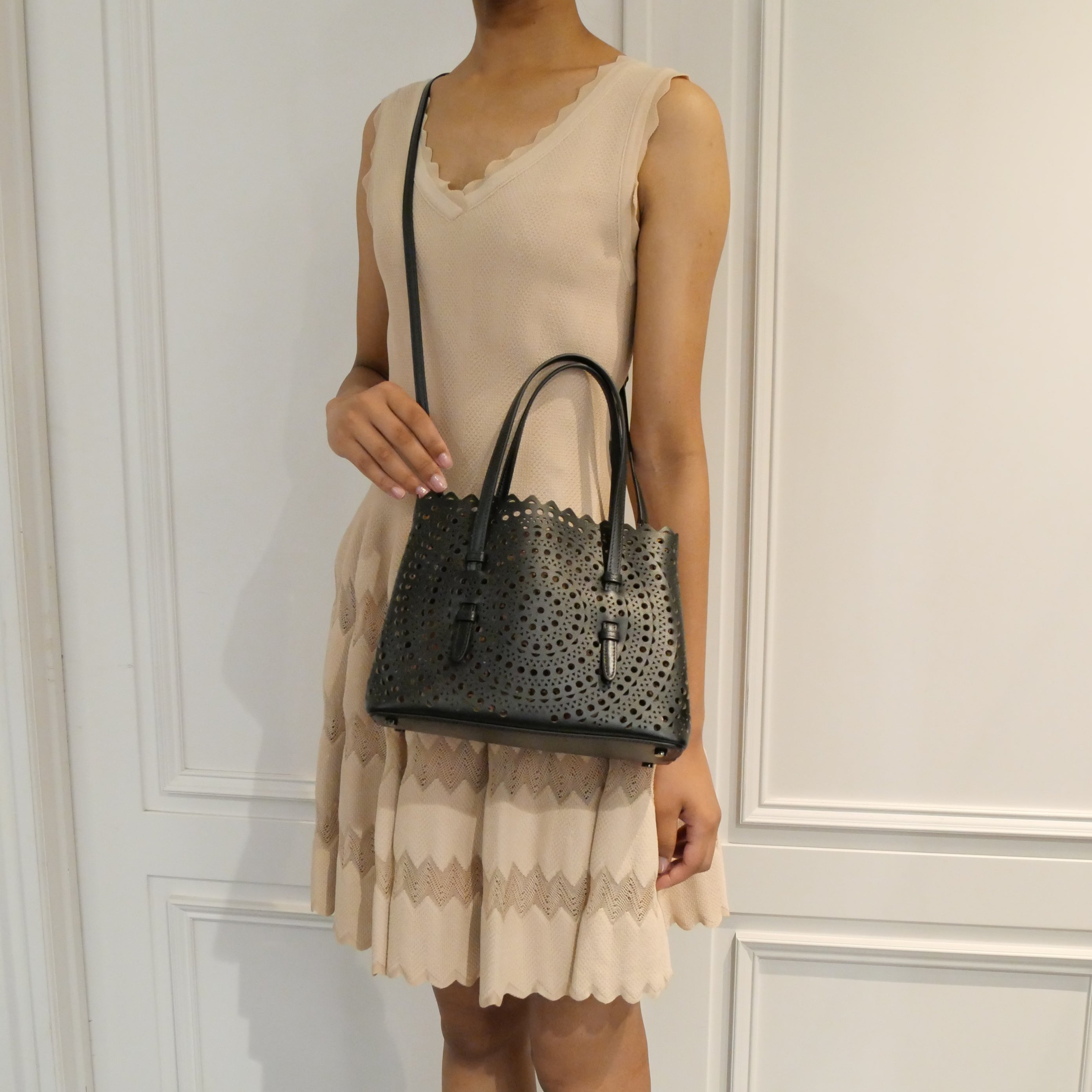 ALAÏA [アライア] / MINA 25 VIENNE BAG〔ミナ 25 ヴィエンヌ バッグ〕（BLACK）