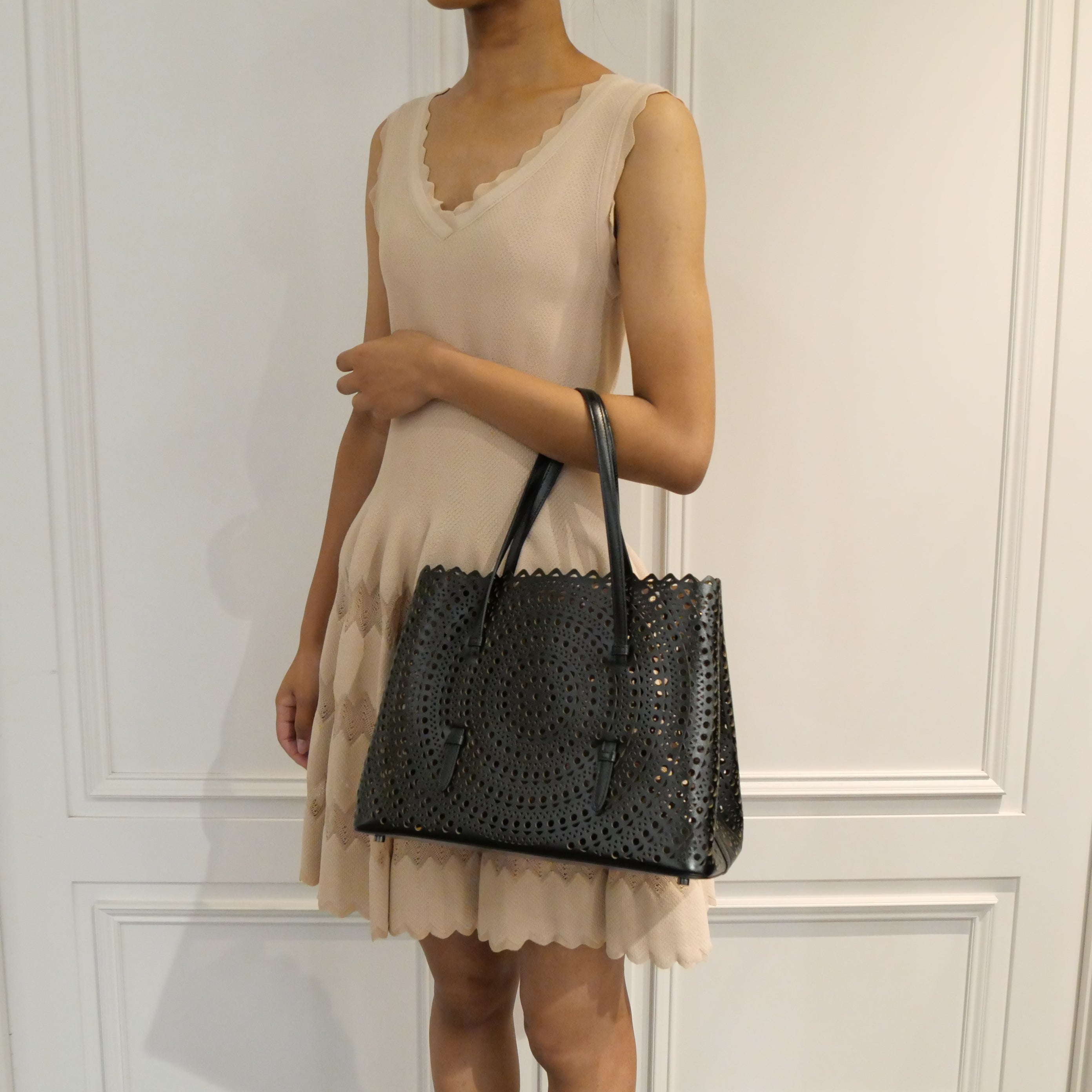 ALAÏA [アライア] / MINA 32 VIENNE BAG〔ミナ 32 ヴィエンヌ バッグ〕（BLACK）