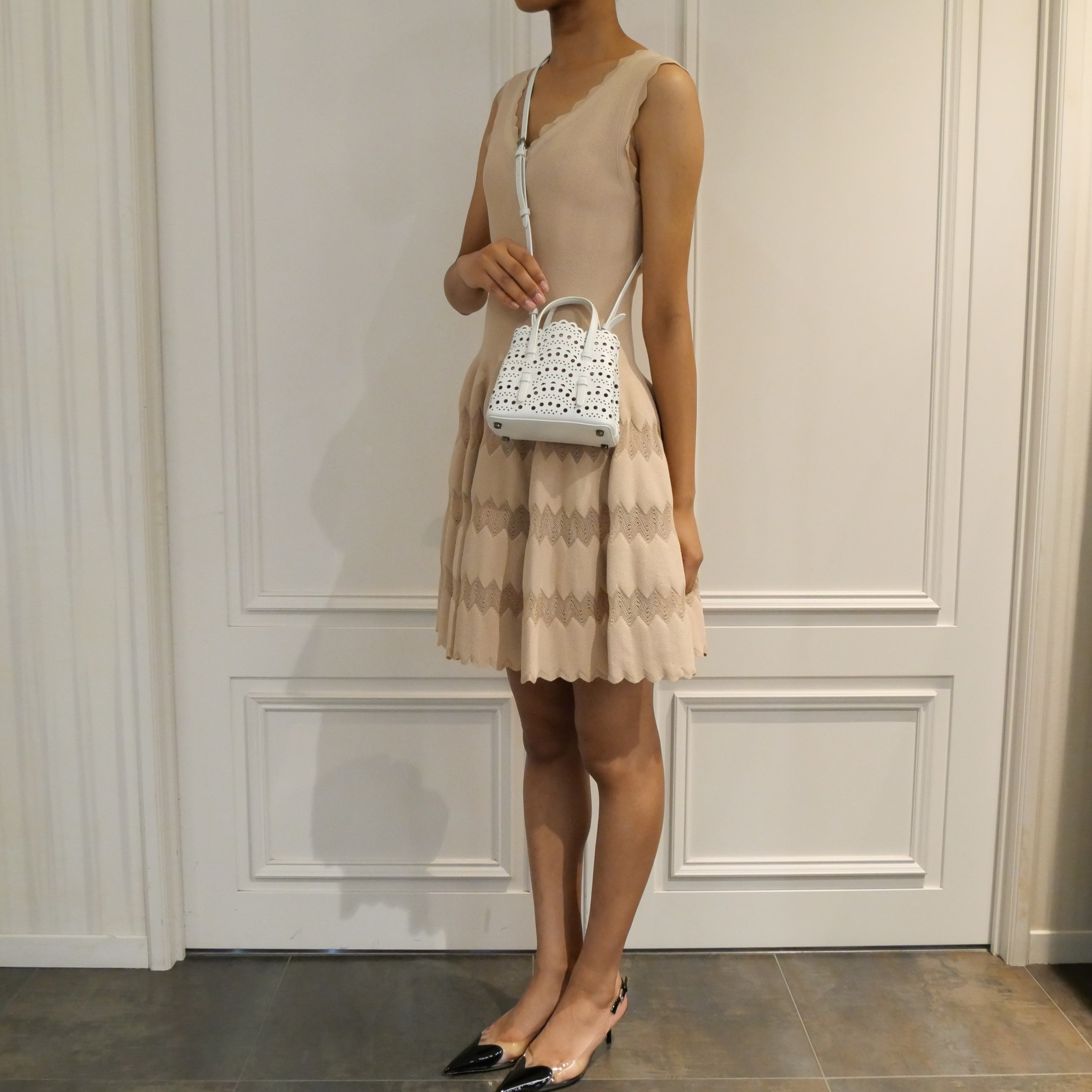 送料無料】ALAÏA [アライア] / MINA 16 VIENNE BAG〔ミナ 16 ヴィエンヌ バッグ〕（WHITE）| BOLS  COLLECTORS 正規取扱い公式通販サイト – BOLS・1987