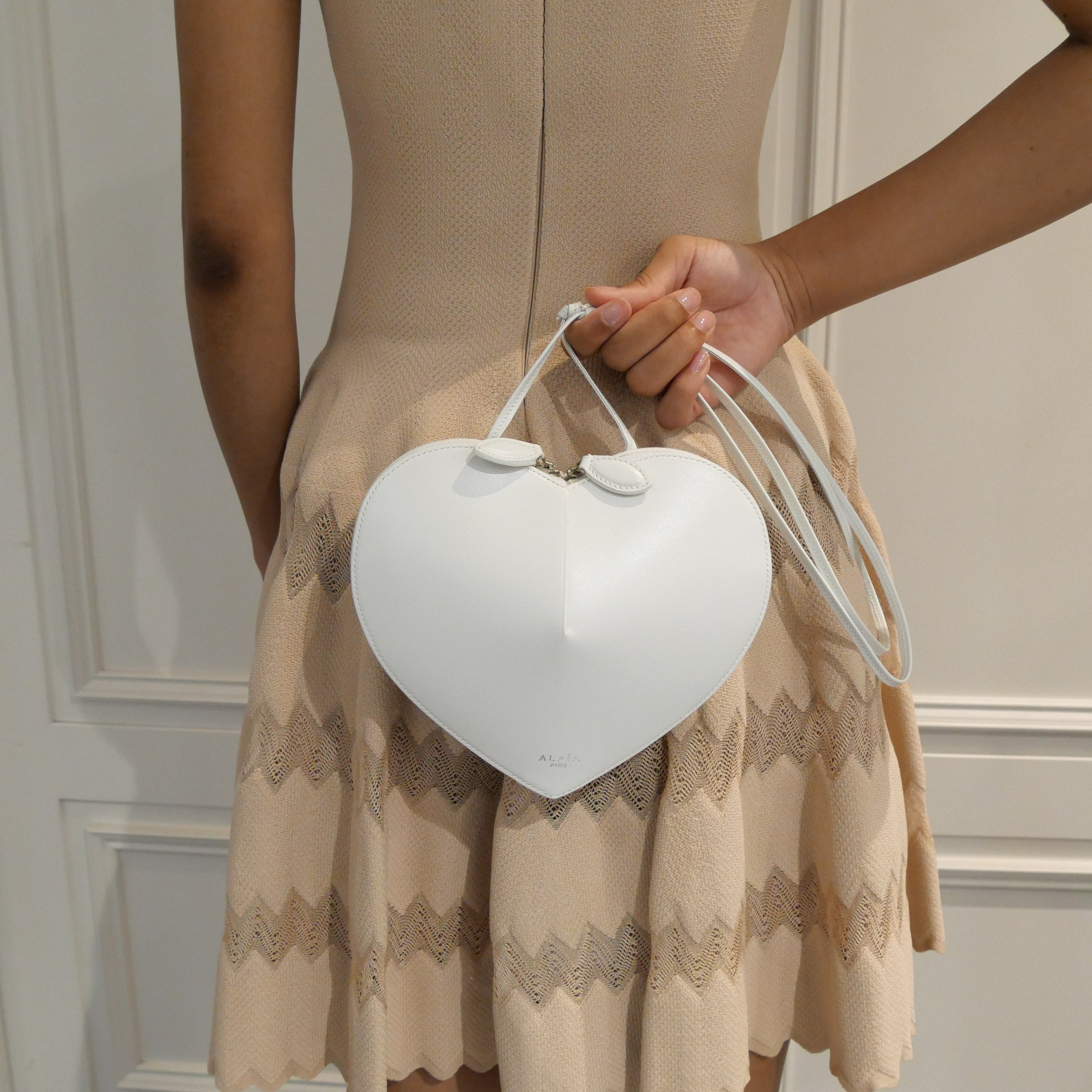 送料無料】ALAÏA [アライア] /LAÏA [アライア] / LE COEUR BAG〔ル クールバッグ〕（WHITE) | BOLS  COLLECTORS 正規取扱い公式通販サイト – BOLS・1987