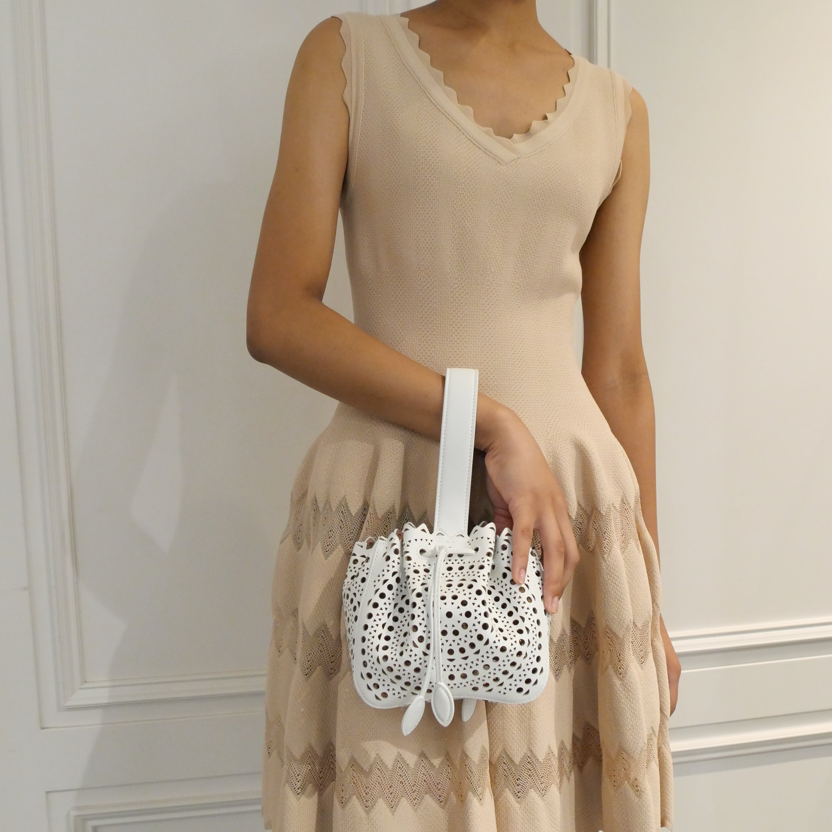 ☆人気☆【ALAIA】☆ローズマリー リストレット ハンドバッグ☆ ☆人気☆【ALAIA】☆ローズマリー リストレット ハンドバッグ