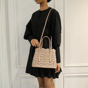 ALAÏA [アライア] / MINA 25 VIENNE BAG〔ミナ 25 ヴィエンヌ バッグ〕（SABLE）