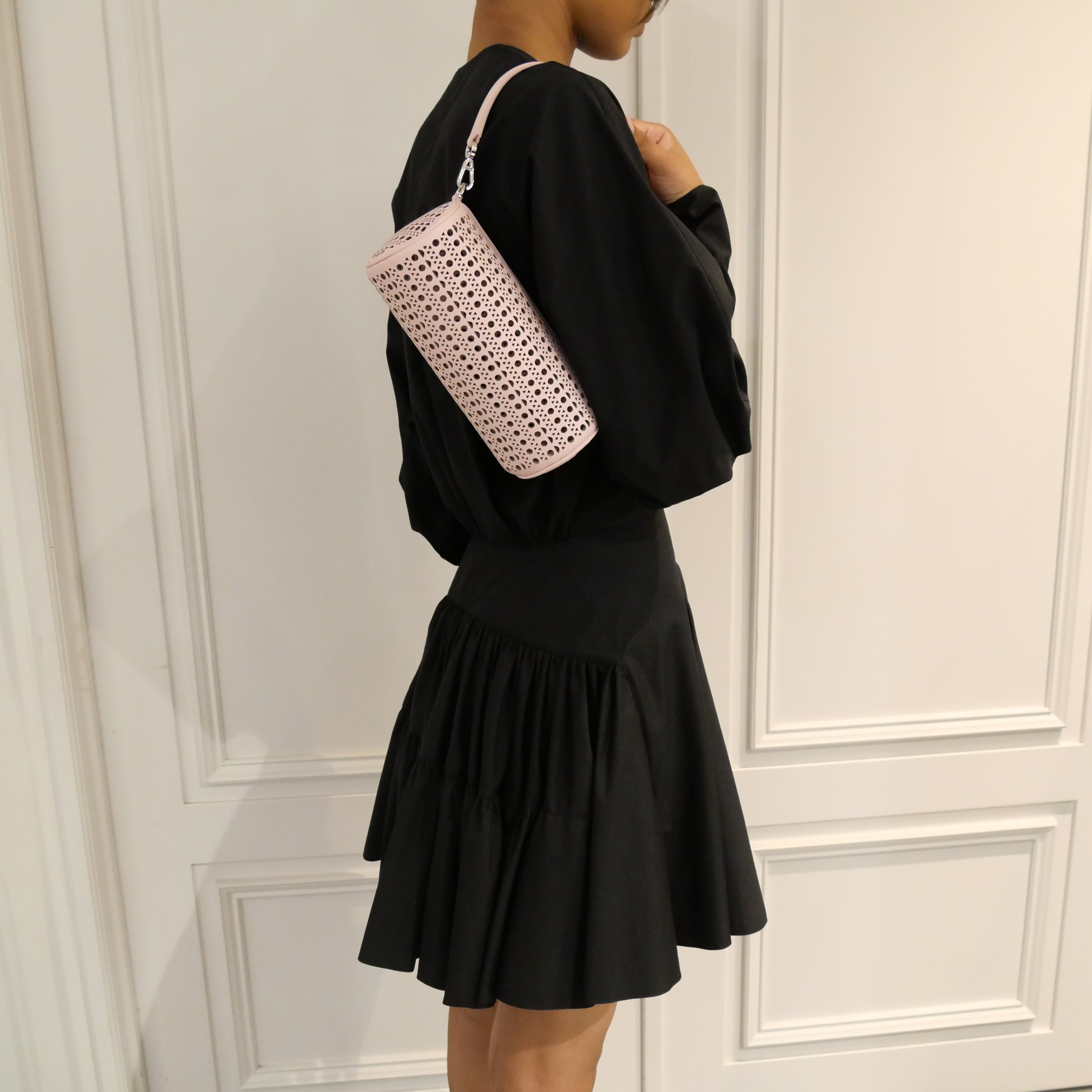 ALAÏA [アライア] / SMALL TUBE BAG〔スモールチューブバッグ〕（BABYPINK）