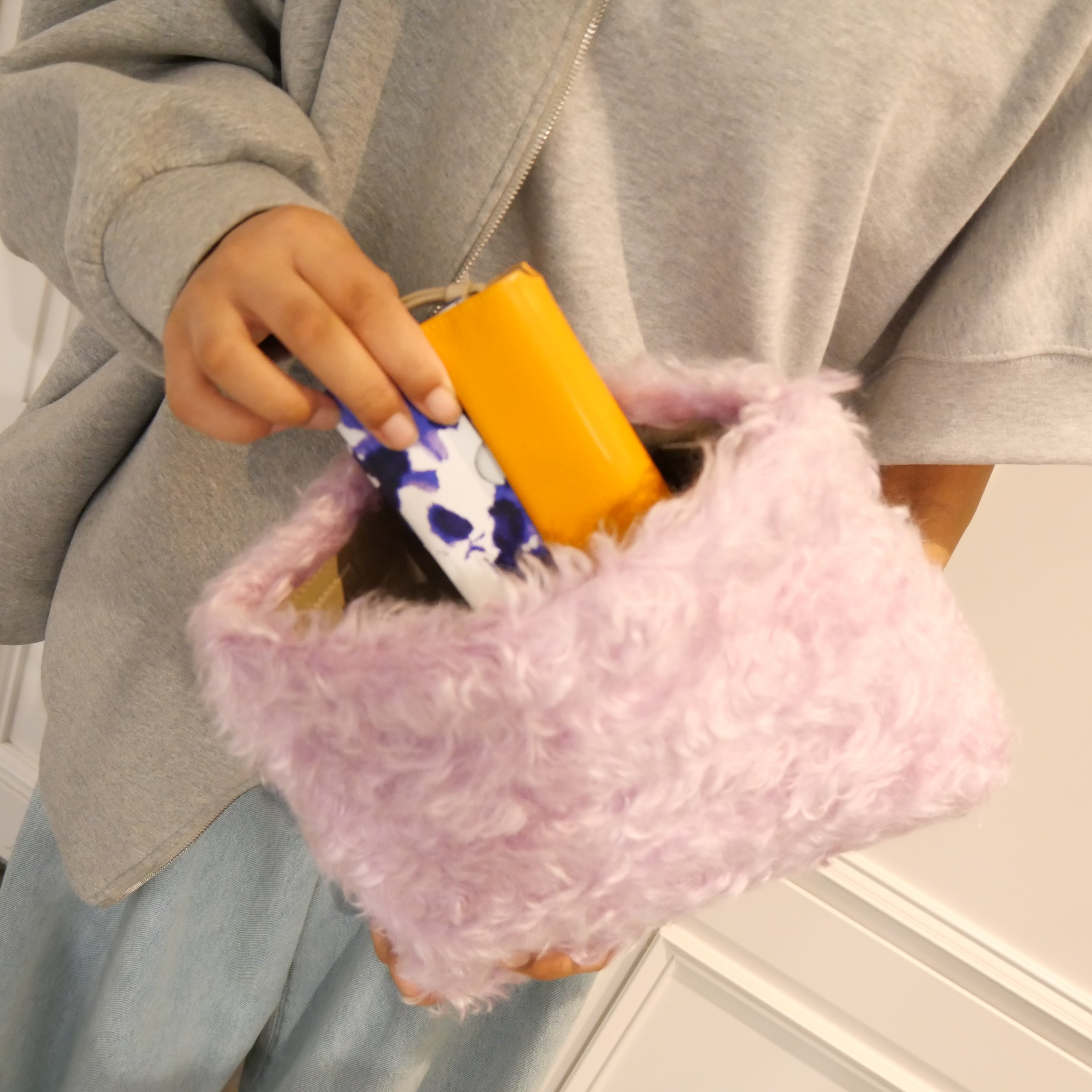 送料無料】Dries Van Noten [ドリス ヴァン ノッテン] / Curly mohair clutch bag [カーリー モヘア クラッチ  バッグ] | BOLS COLLECTORS 正規取扱い公式通販サイト – BOLS・1987