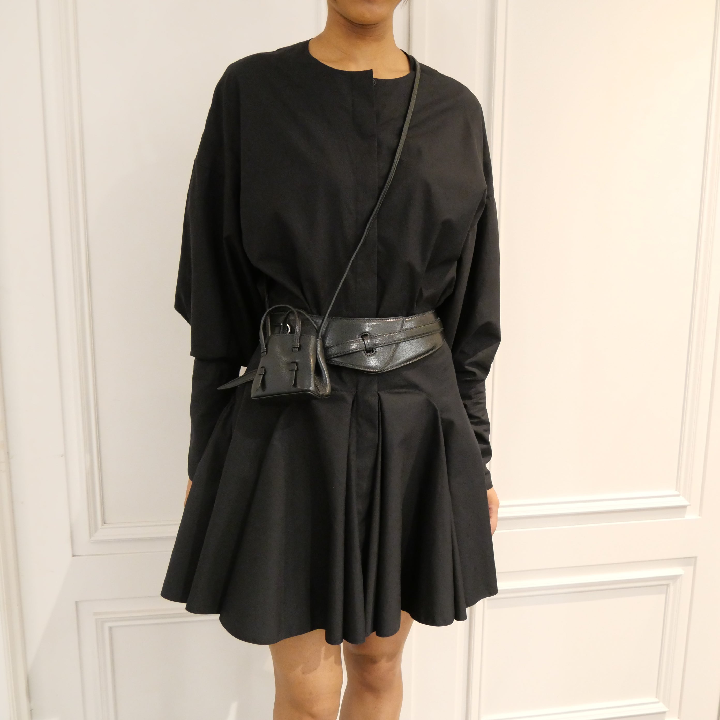 新品 ALAIA アライア　レザー　ベルト　80 フラワー　黒 ALAÏA アライア ALA?A ALAIA ベルト VIENNE AA1C271MC0A29