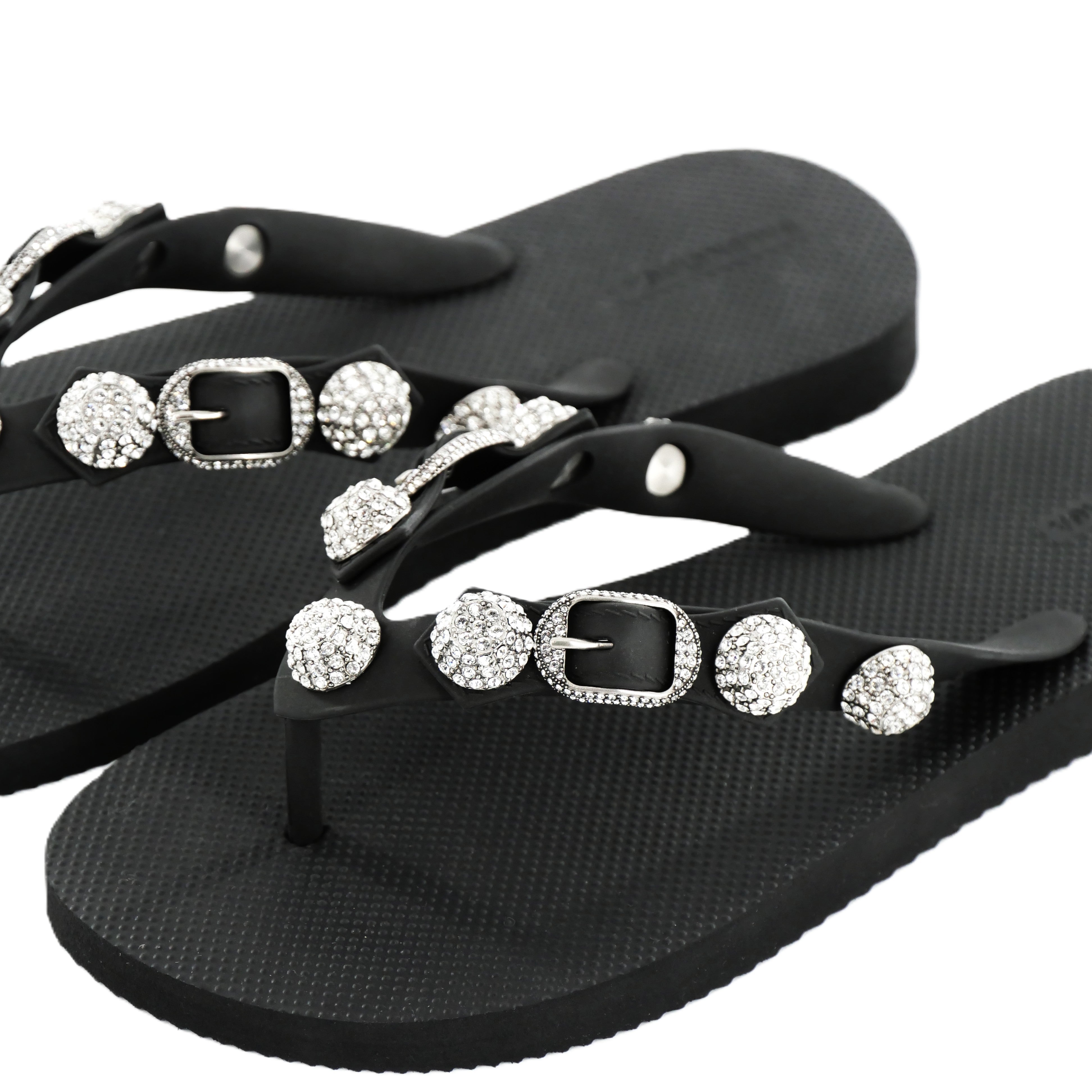 バレンシアガ Cagole Studded Thong Sandals ブラック｜サンダル｜公式