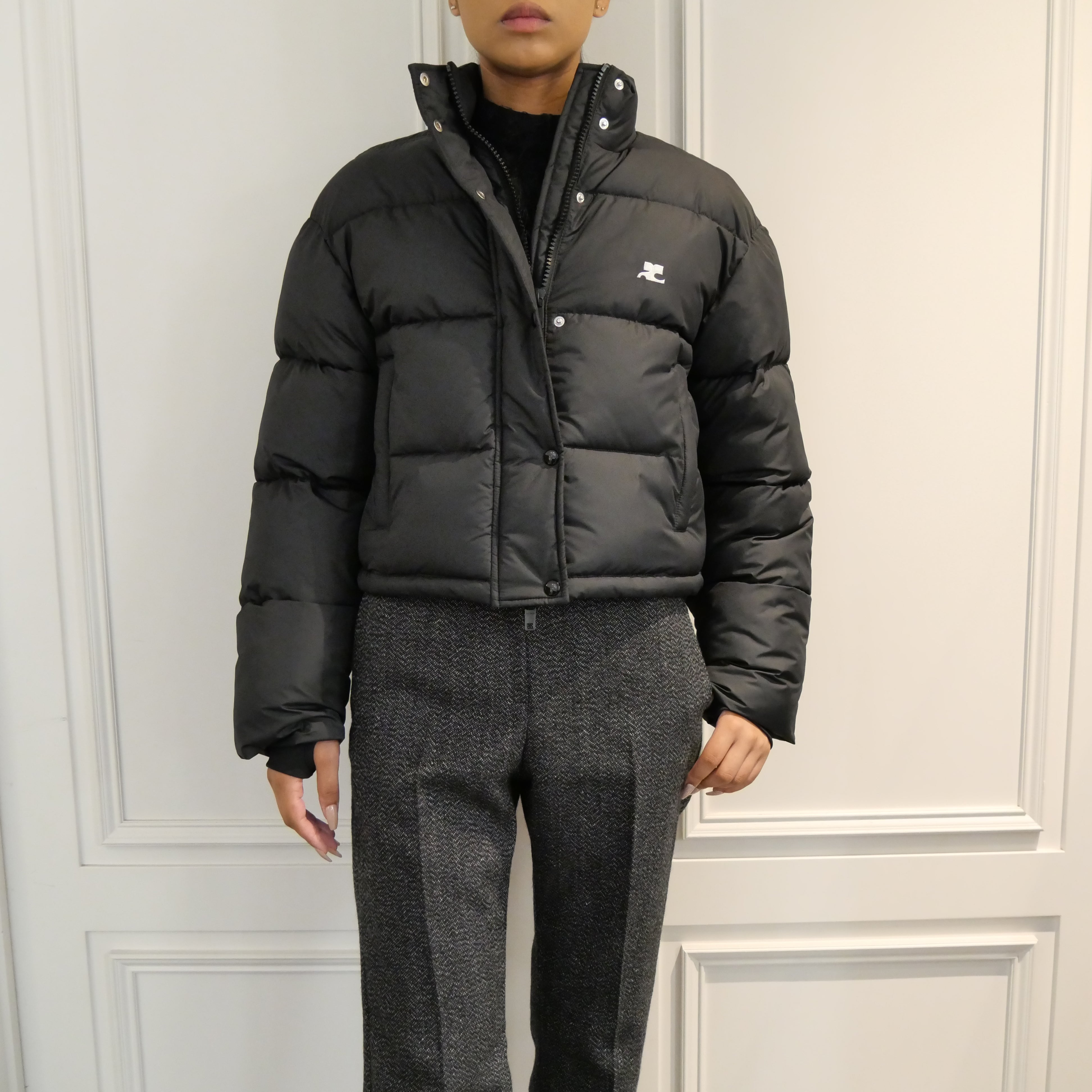 Courrèges [クレージュ] /  CROPPED PUFFER JACKET (BLACK)〔 クロップドパファージャケット〕