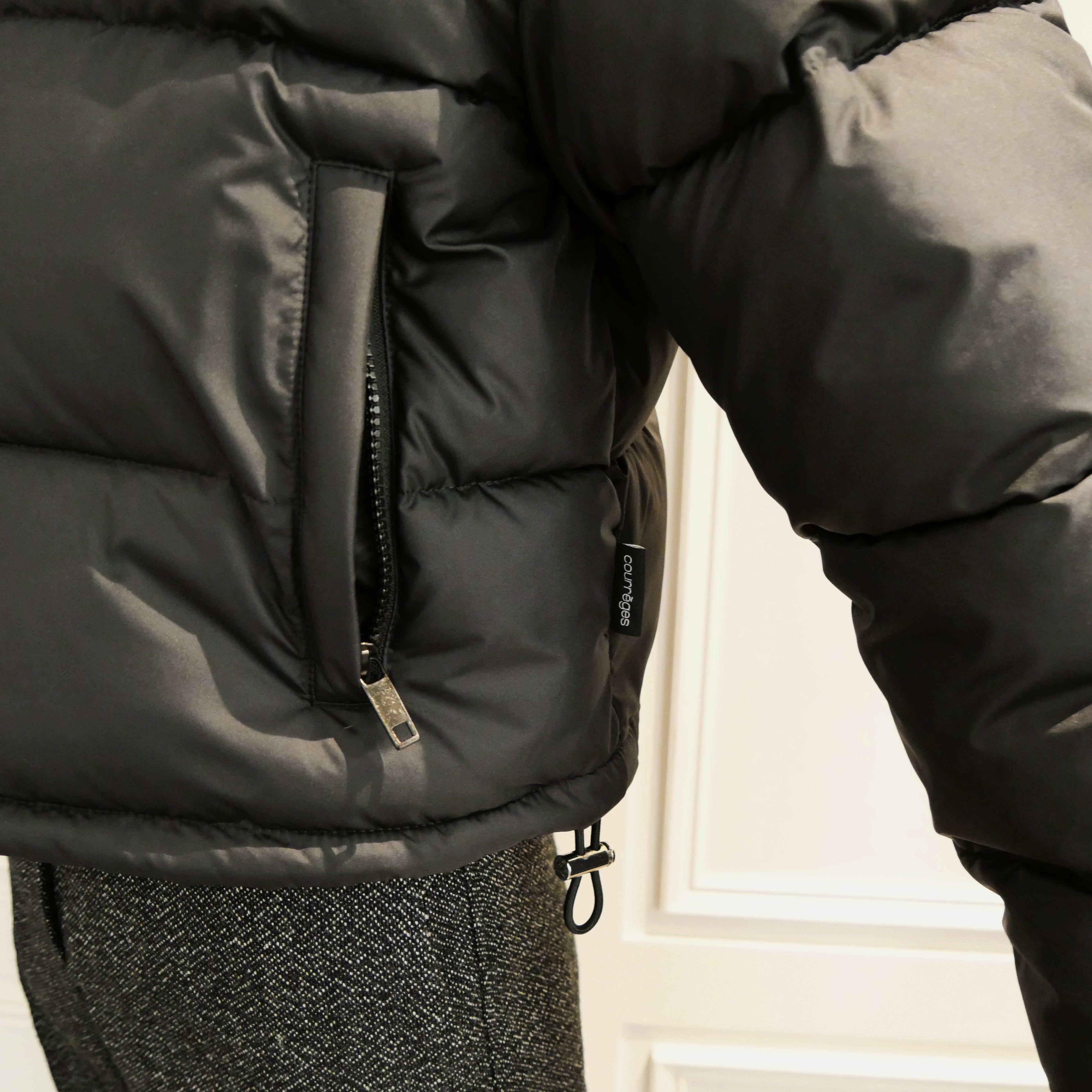 Courrèges [クレージュ] /  CROPPED PUFFER JACKET (BLACK)〔 クロップドパファージャケット〕