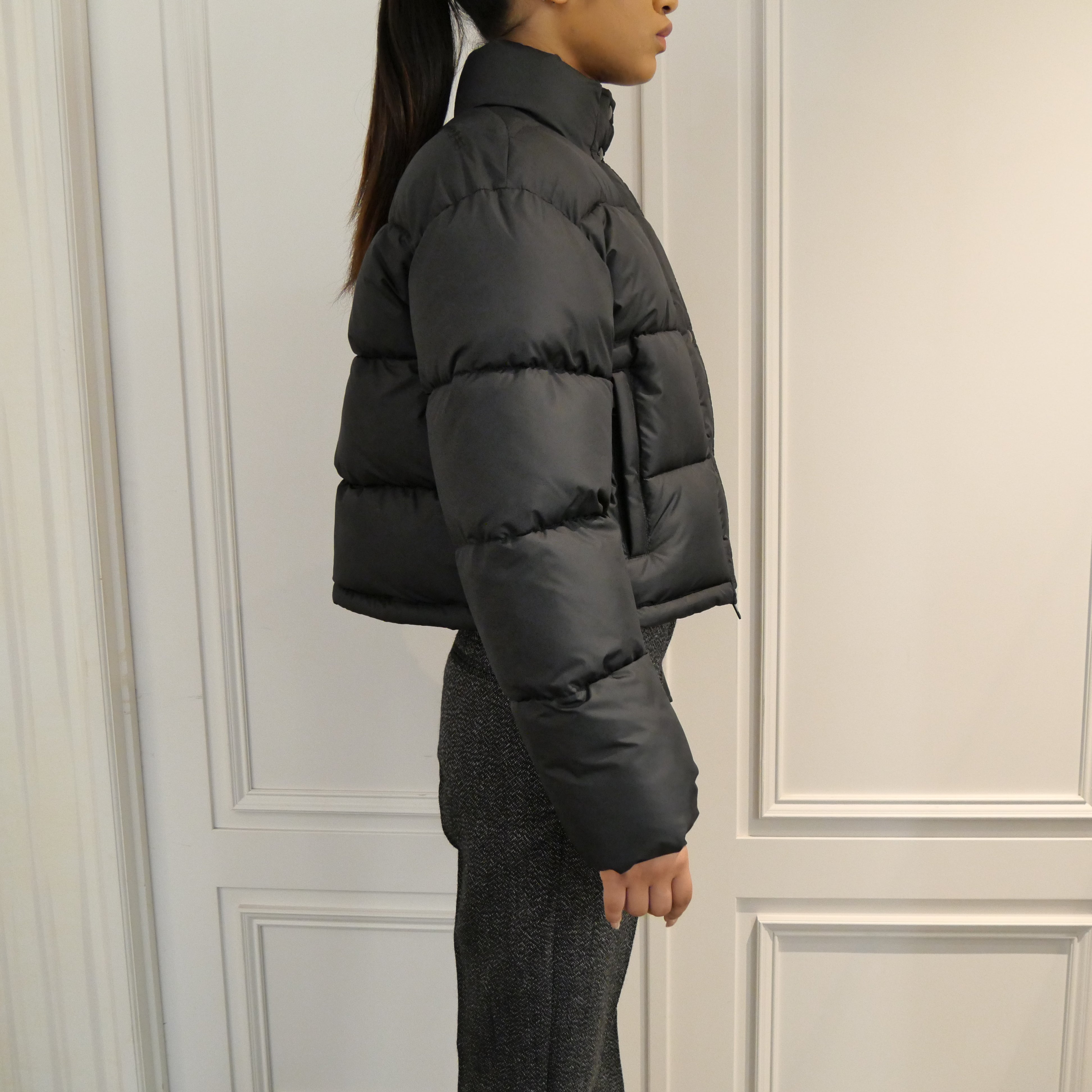 Courrèges [クレージュ] /  CROPPED PUFFER JACKET (BLACK)〔 クロップドパファージャケット〕