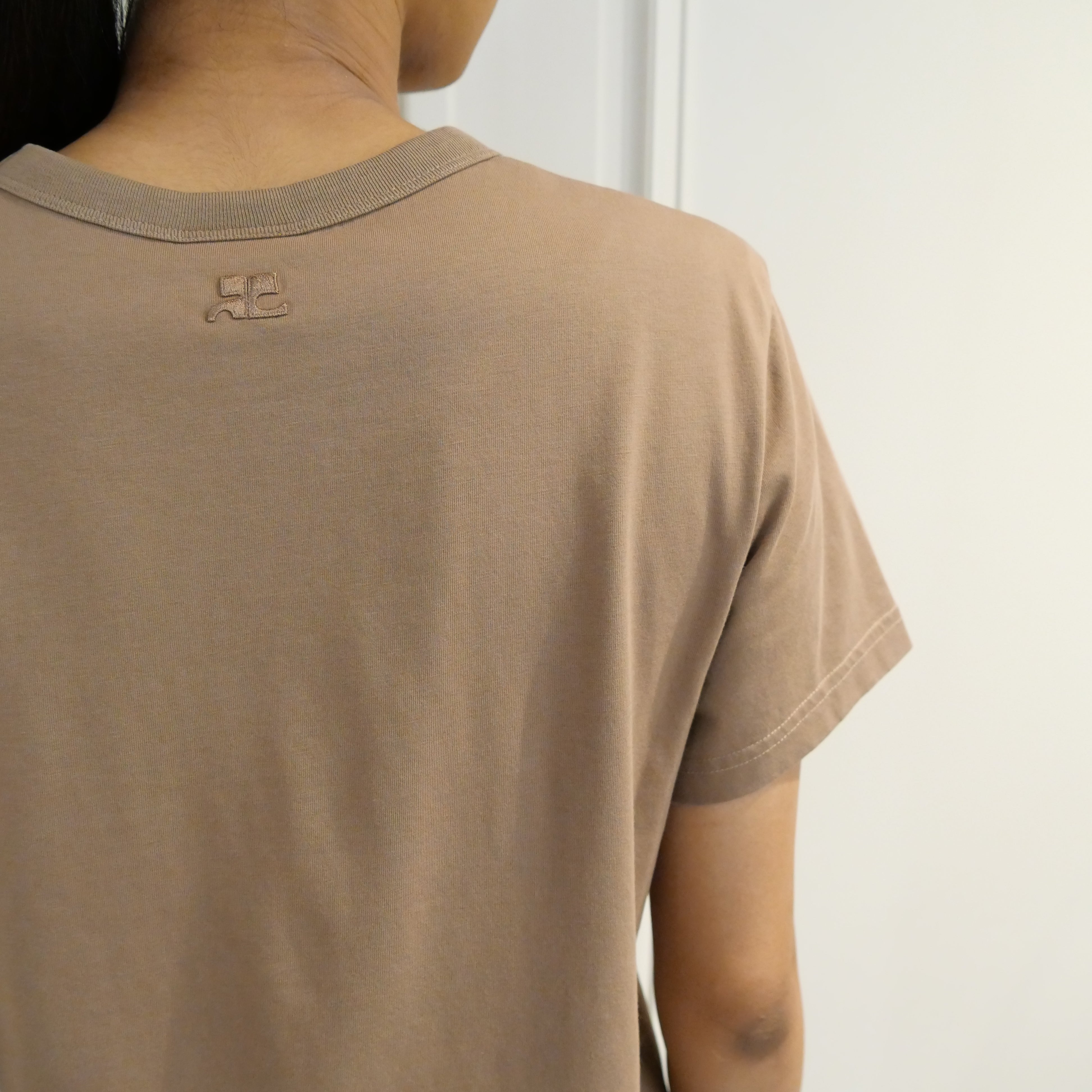Courrèges [クレージュ] /  EMBROIDERED T-SHIRT (MOCHA）〔エンブロイダリーティーシャツ〕
