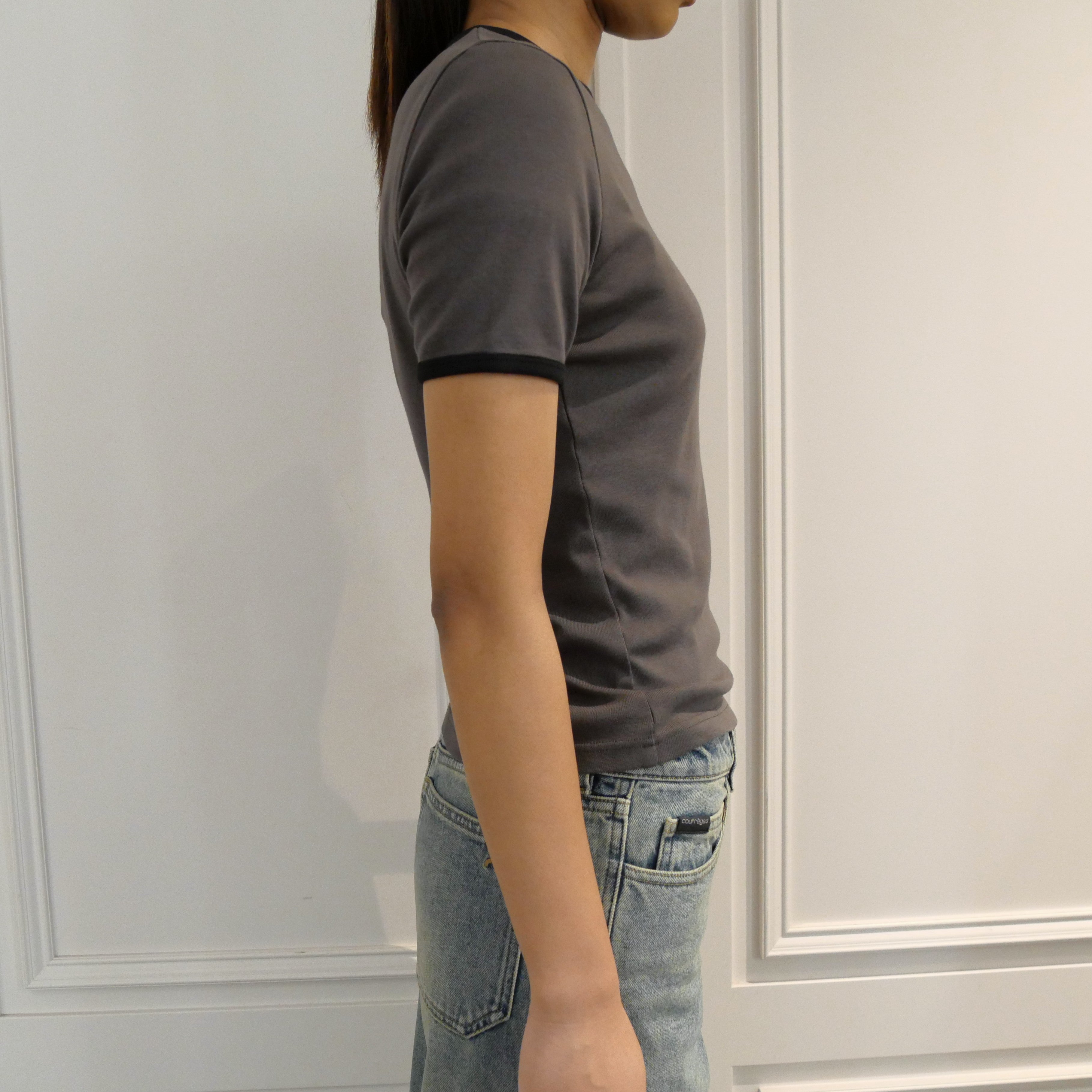 Courrèges [クレージュ] / SIGNATURE CONTRAST T-SHIRT (DARK GREY)〔 シグネチャーコントラストティーシャツ〕
