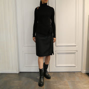 Courrèges [クレージュ] / OBLIQUE BUTONNED SWEATER (BLACK/BURGUNDY)〔オブリークボタンセーター〕