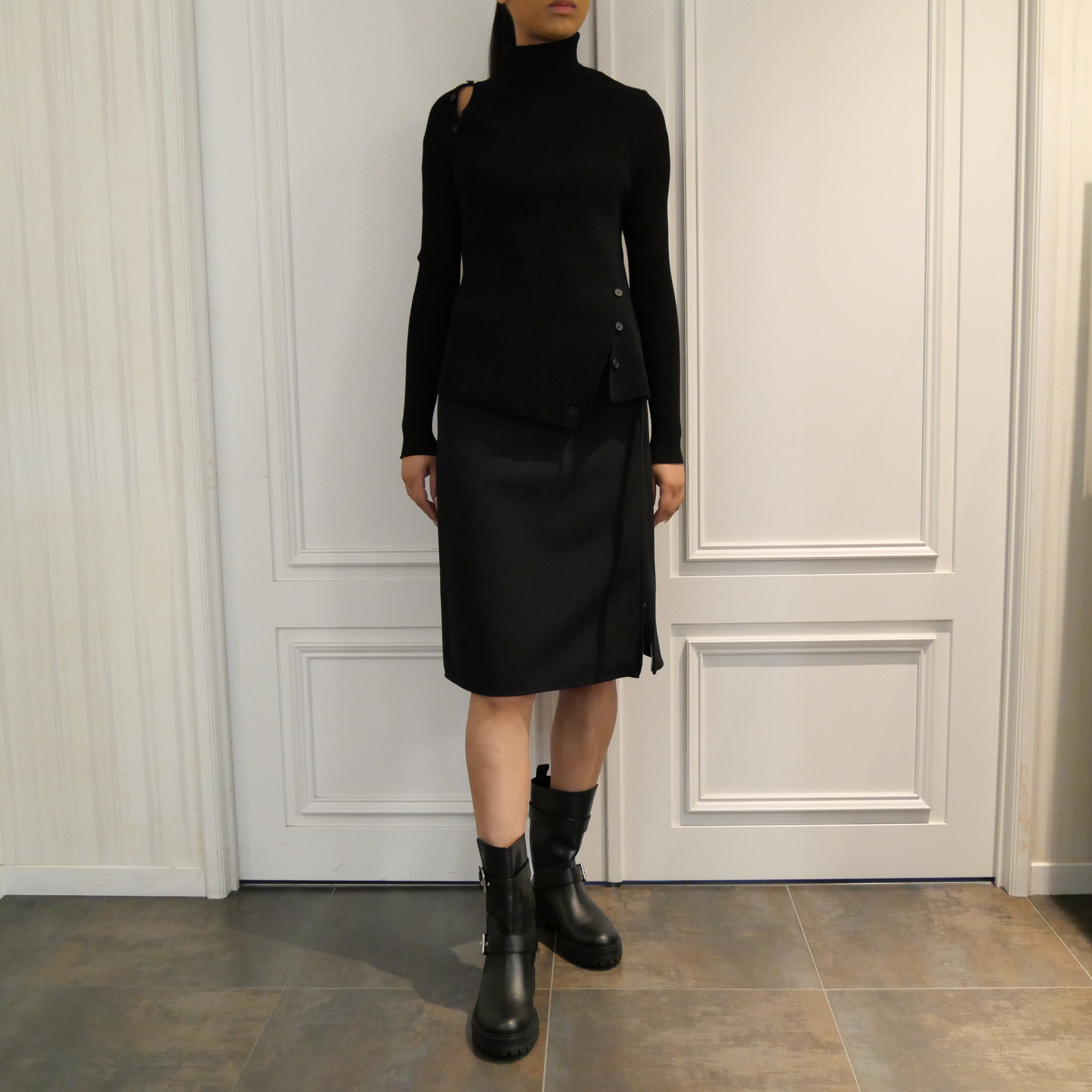 Courrèges [クレージュ] / OBLIQUE BUTONNED SWEATER (BLACK/BURGUNDY)〔オブリークボタンセーター〕