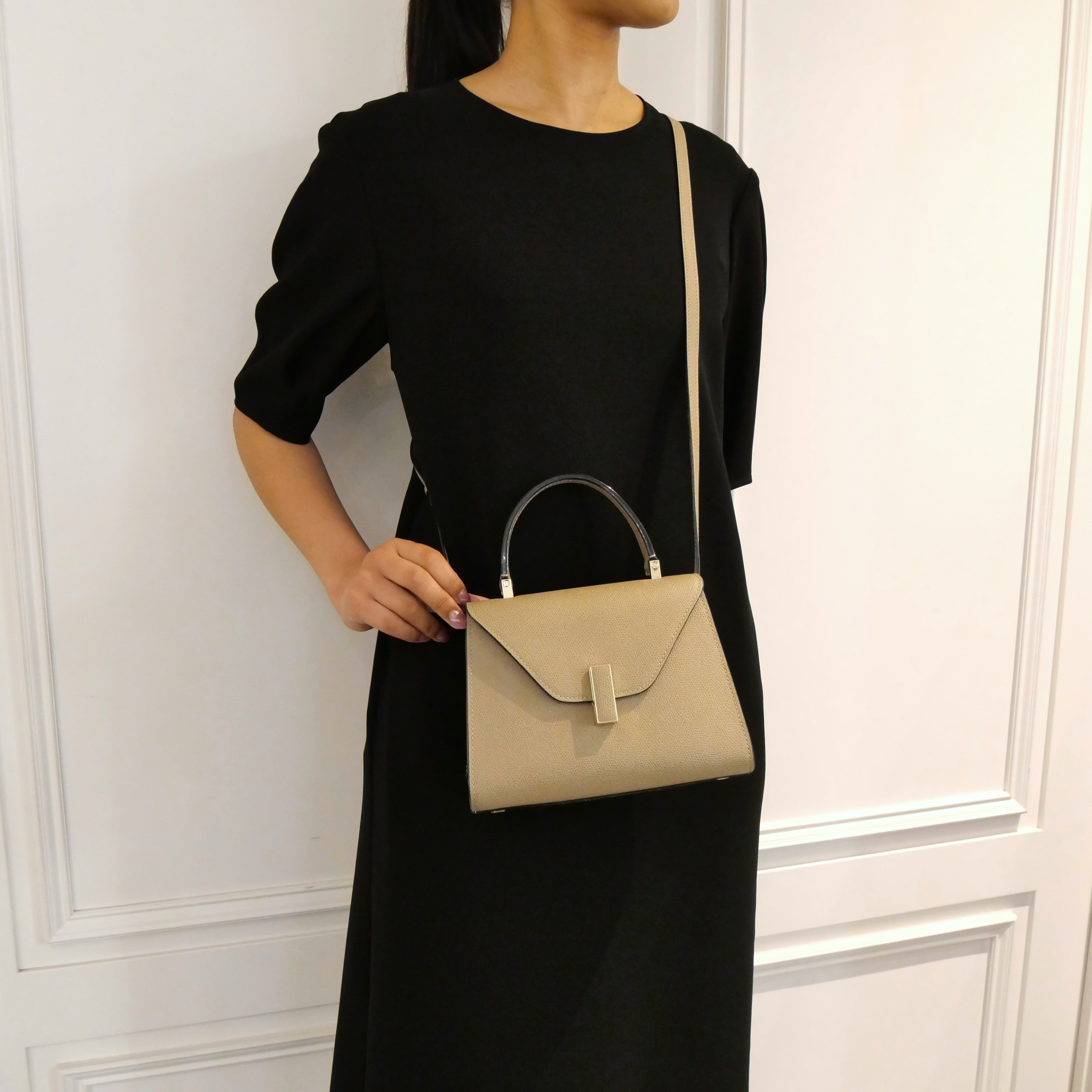 正規品・送料無料】Valextra / ISIDE MINI HAND BAG (OYSTER GRAY