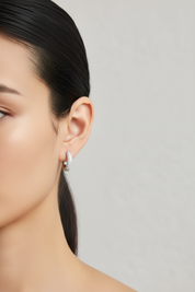 BALENCIAGA Crystal Loop XXS Earring ウェーブ形状 モデル装着イメージ