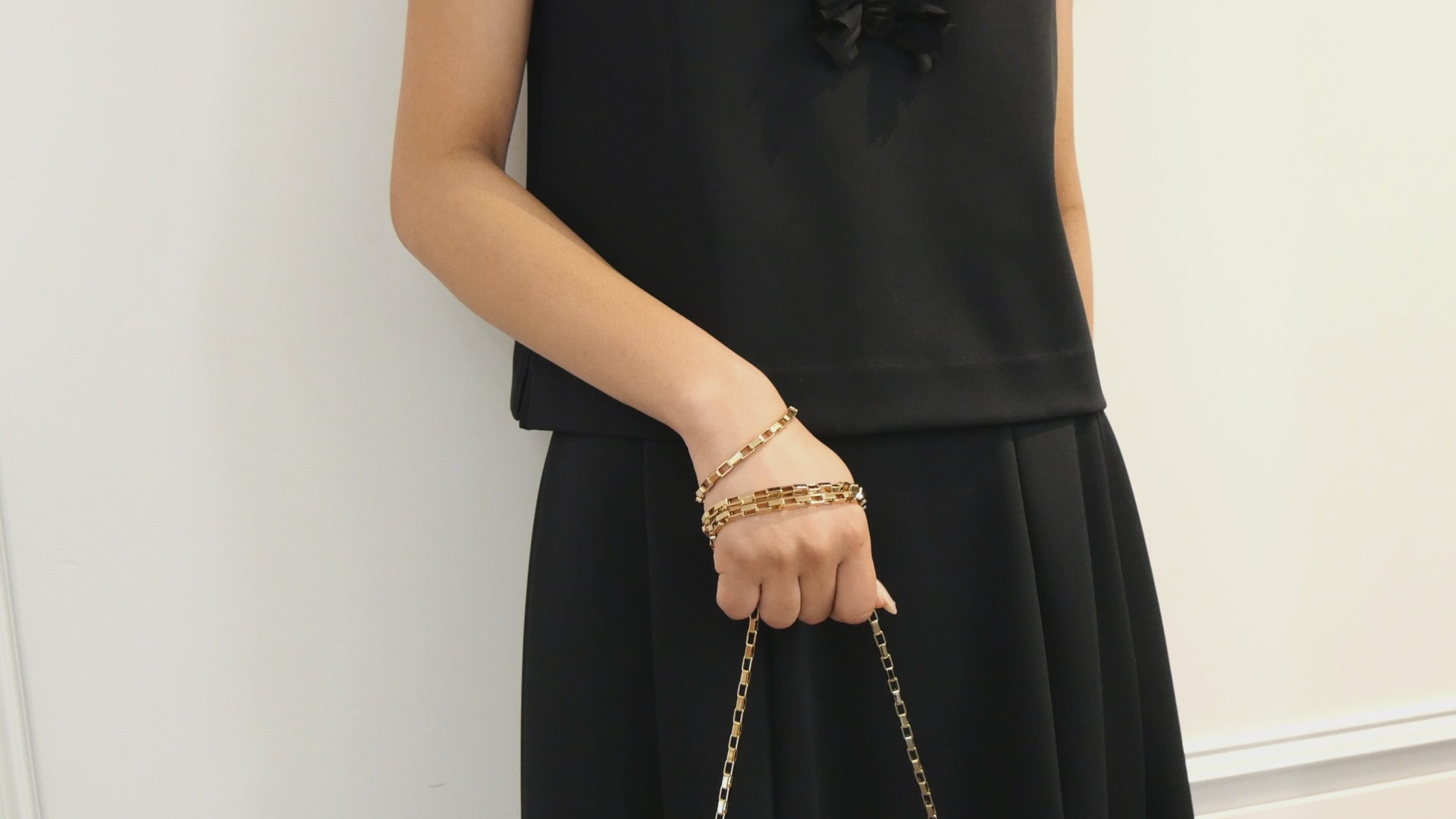 送料無料】Valextra [ヴァレクストラ] / Chain Bag (blue