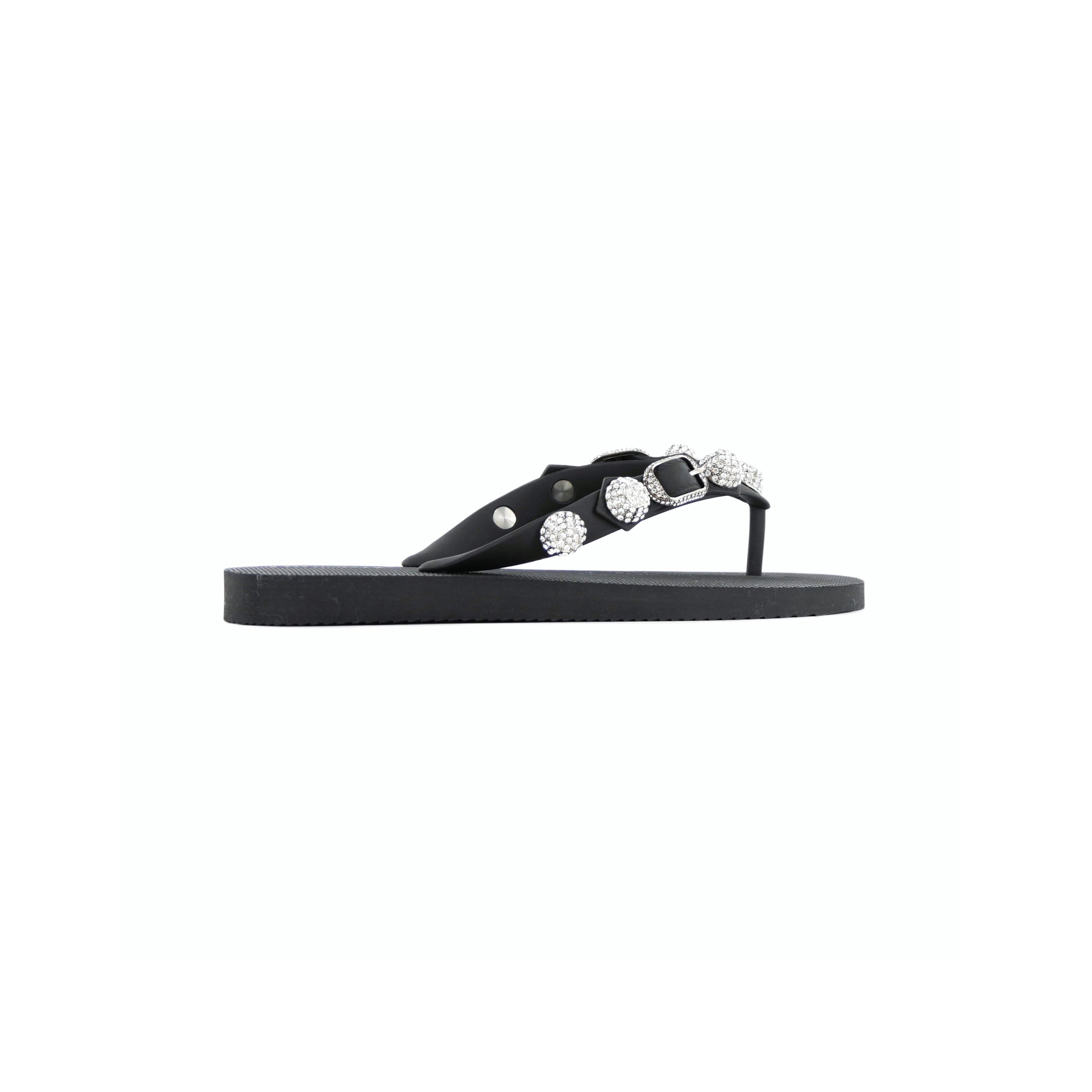 バレンシアガ Cagole Studded Thong Sandals ブラック｜サンダル｜公式