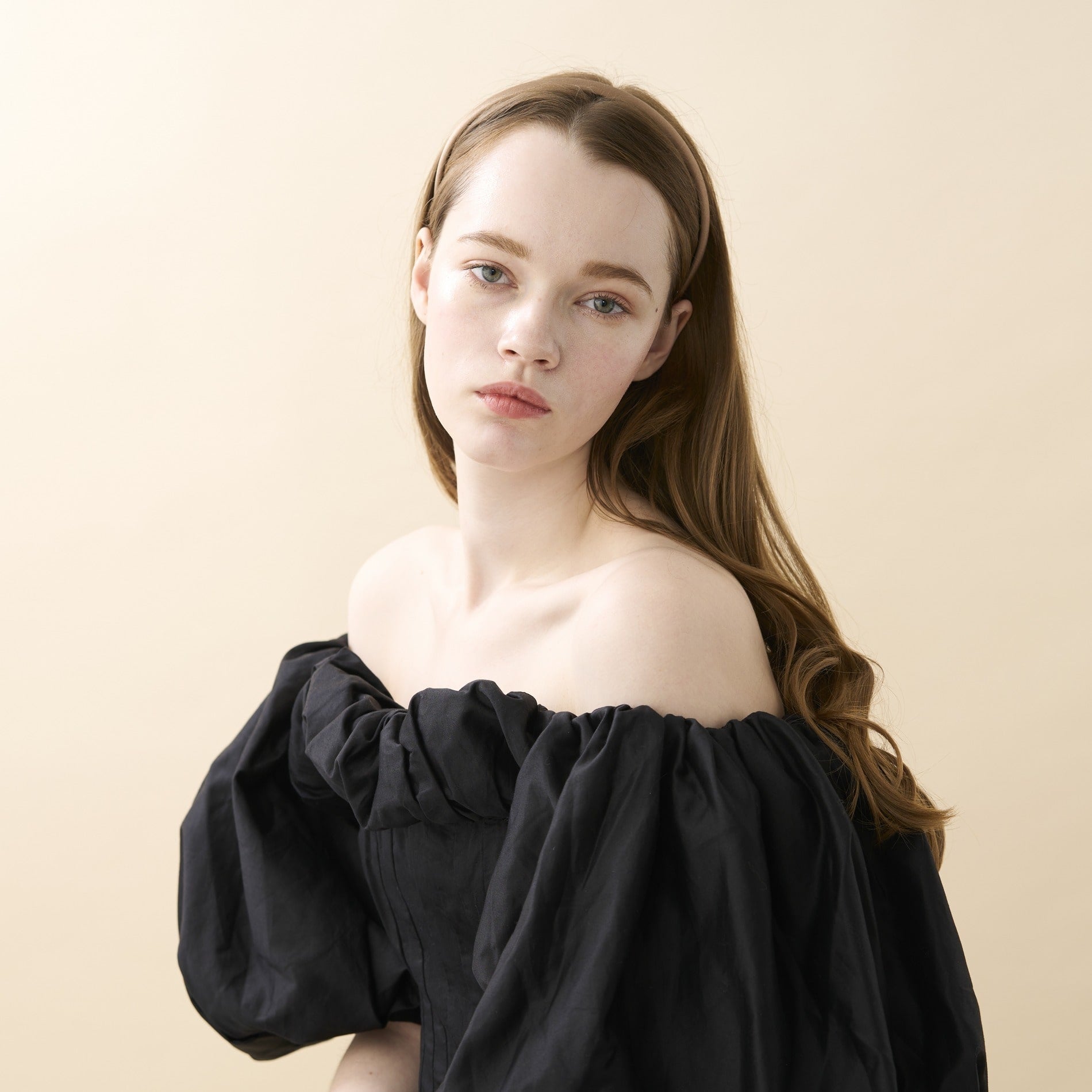 ALEXANDRE DE PARIS [アレクサンドル ドゥ パリ] / HEAD BAND 1cm (BEIGE) [カチューシャ]